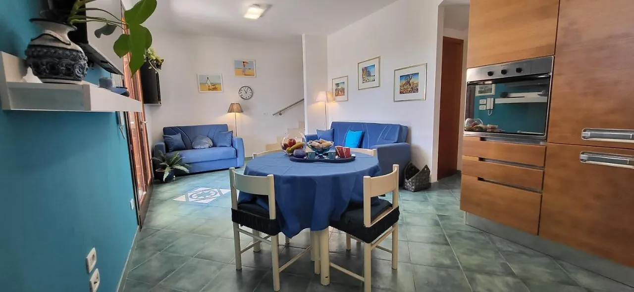 Villa Isa Brindisi 0*,  Italia